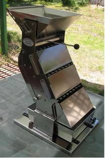 Three-tiered precision riffle splitter, front.